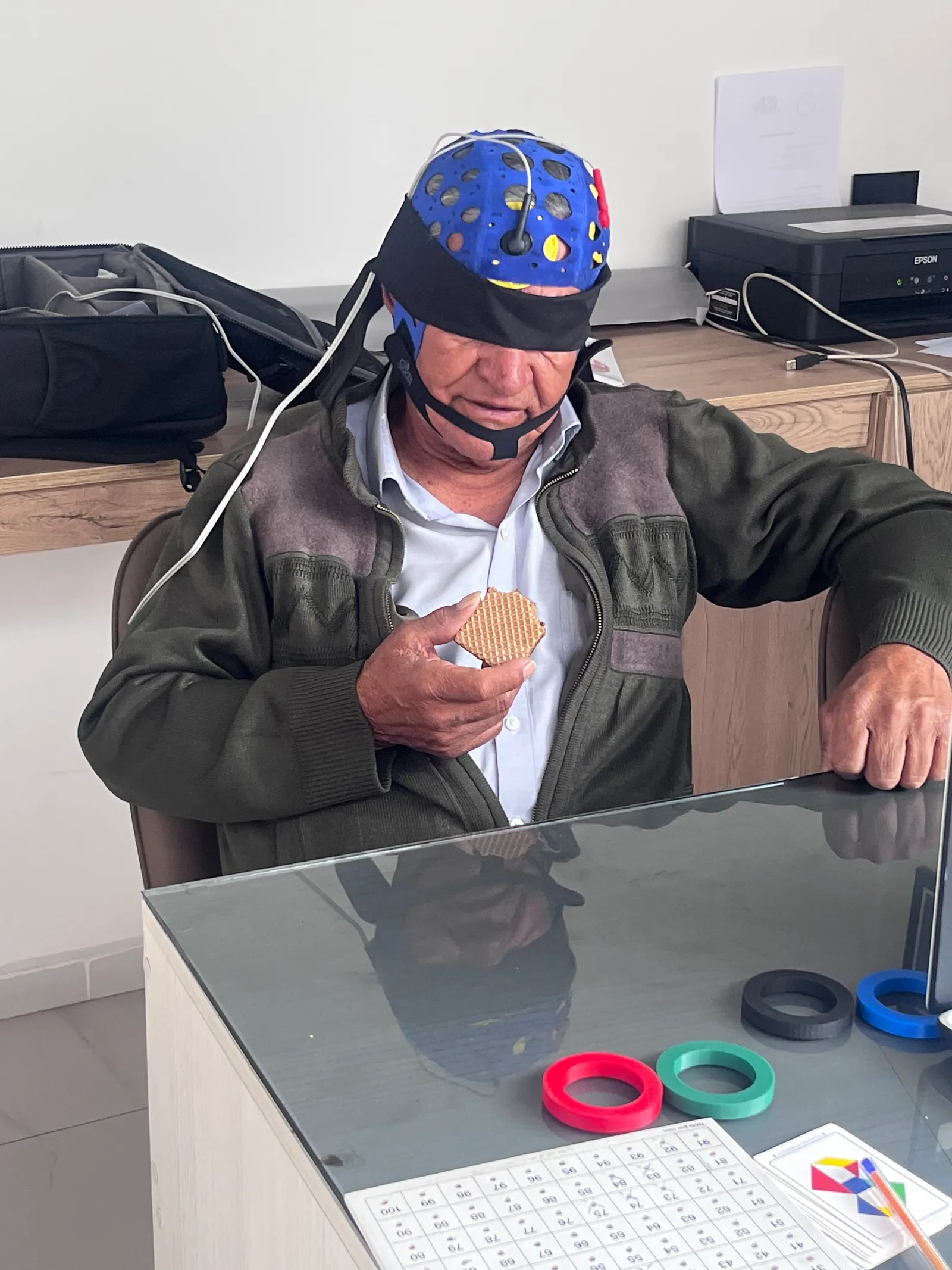 Sesión de neuroestimulación a domicilio para un adulto mayor en Quito